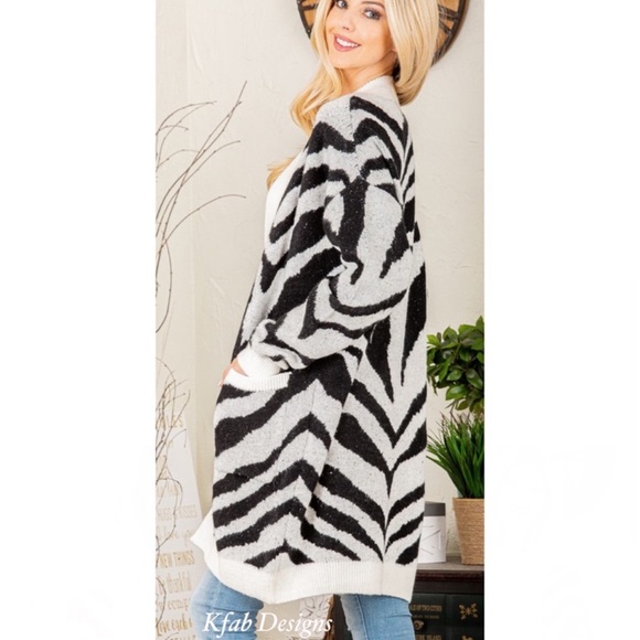 B29B🤍🖤Gorgeous white+black classic animal print oversized cardi-everyWear! - Picture 7 of 10